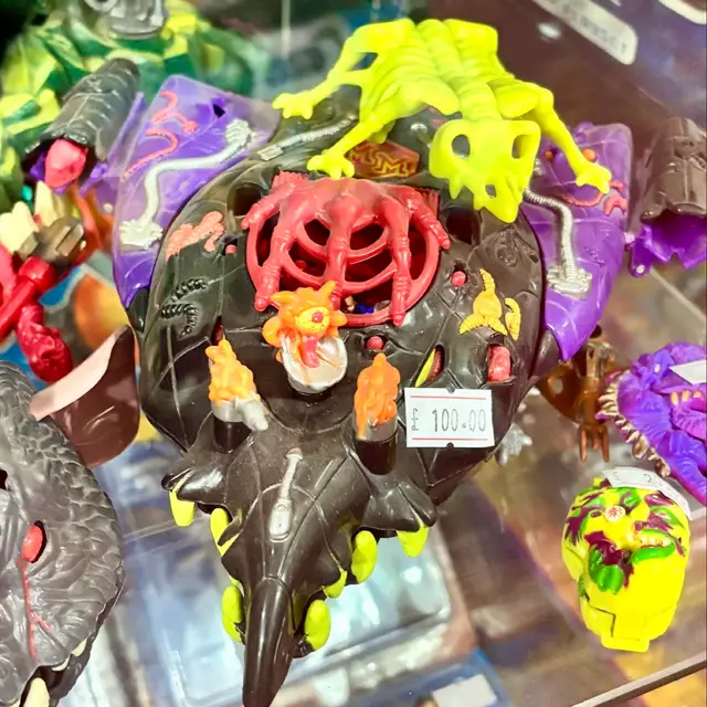 Mighty Max Takes On Terror Talons, Mighty Max: Large-size playsets