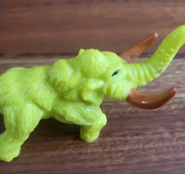 Woolly Mammoth #153, Monster in My Pocket: Series 6: Dinosaurs, Neon Yellow