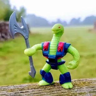 Triple Threat Snake, Battle Beasts: Series 1